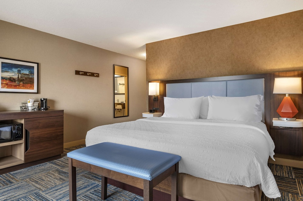 Hampton Inn Greenfield - photo 27