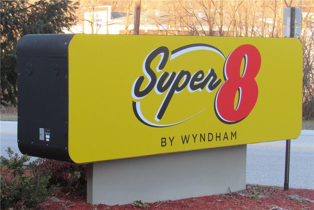 Super 8 by Wyndham New Cumberland - photo 3