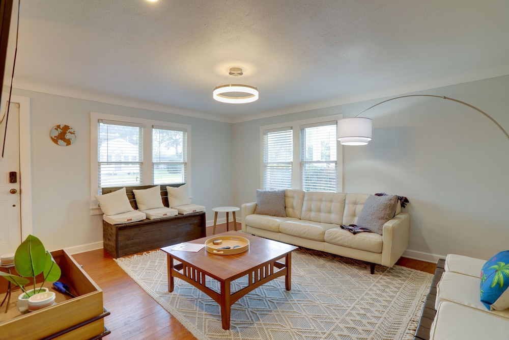 St Petersburg Vacation Rental Home w Pergola - photo 15
