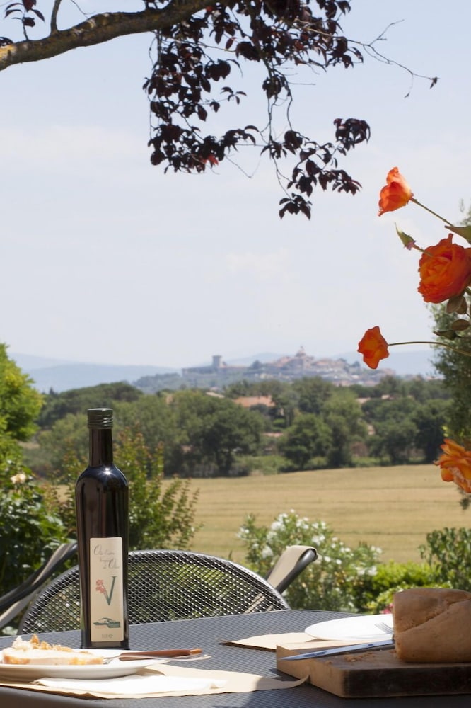 Agriturismo Verbena — 4-Star Luxury Hotel in Castiglione Del Lago, Italy