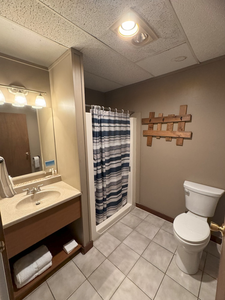 Lake Ontario Motel & Inn - photo 26