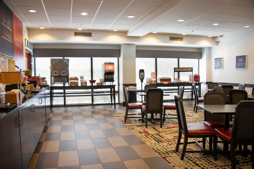 Hampton Inn Tuscaloosa University - photo 33
