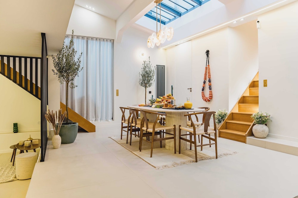 Spacious Loft With SPA 4br 8p Montmartre — 4-Star Luxury Hotel in Paris, France