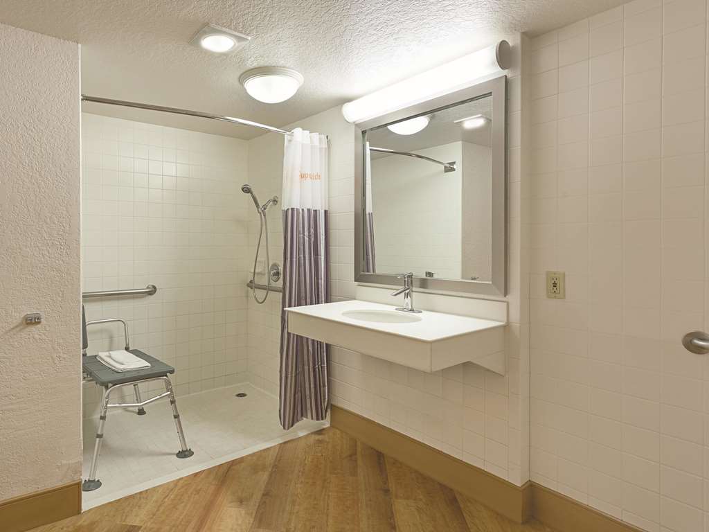 La Quinta Inn by Wyndham San Diego Chula Vista - photo 19