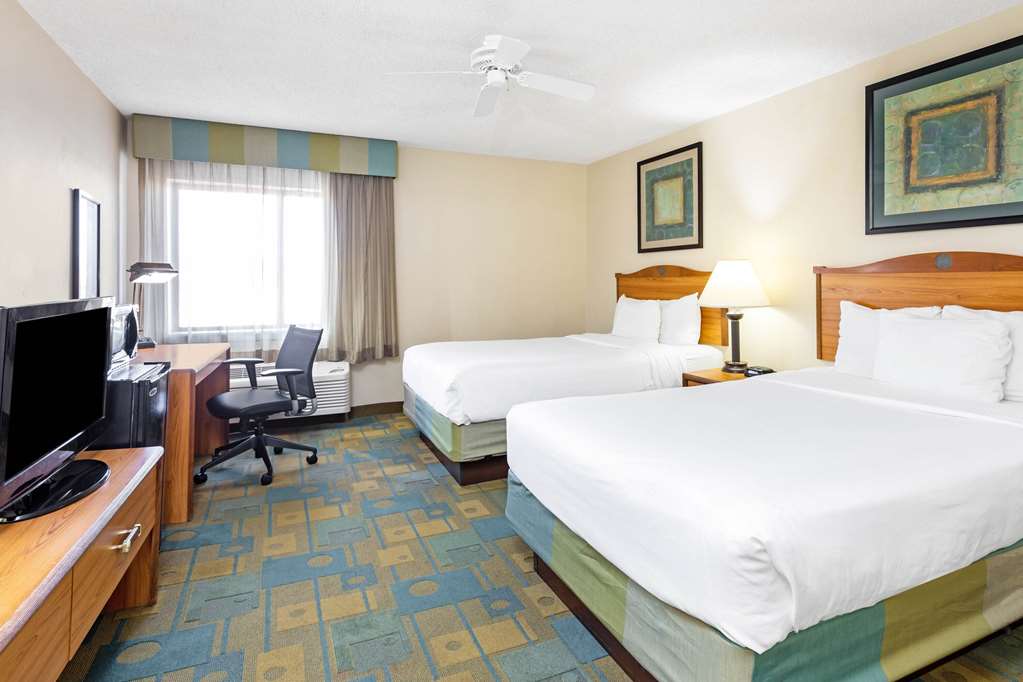 La Quinta Inn & Suites by Wyndham El Paso East - photo 8