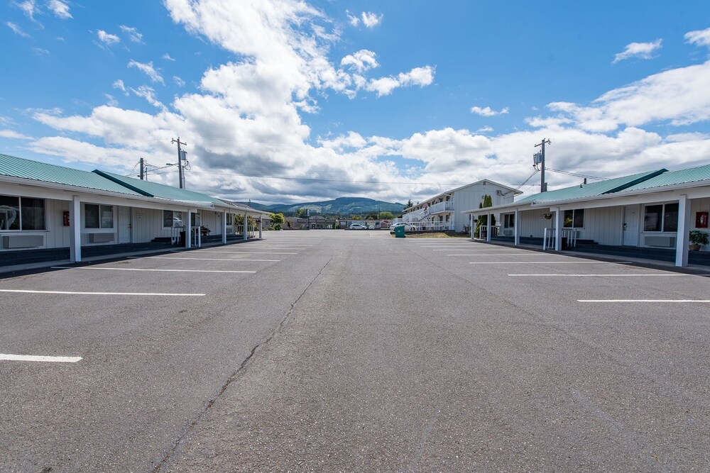 Sundowner Motel — Sequim