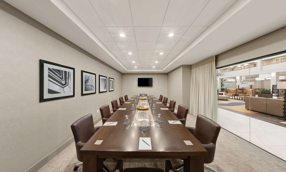 Embassy Suites by Hilton Milwaukee Brookfield - photo 86