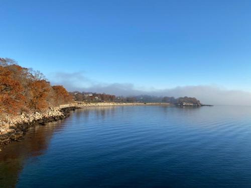Point Radio Cottage — 4-Star Luxury Hotel in Gloucester, United States