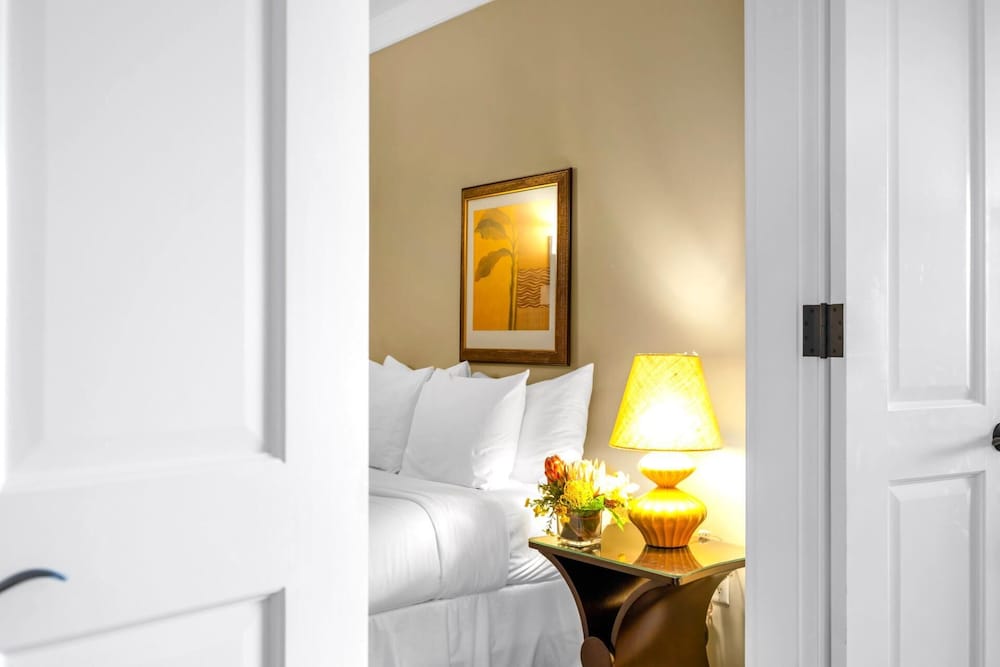 Honua Kai Hokulani Collection by KBM 3 Units on same floor — 5-Star Luxury Hotel in Ka'anapali, United States