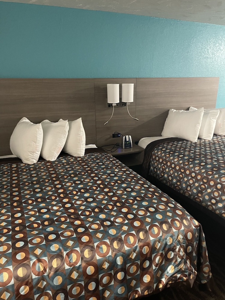 Baymont by Wyndham Bellevue Omaha - photo 6