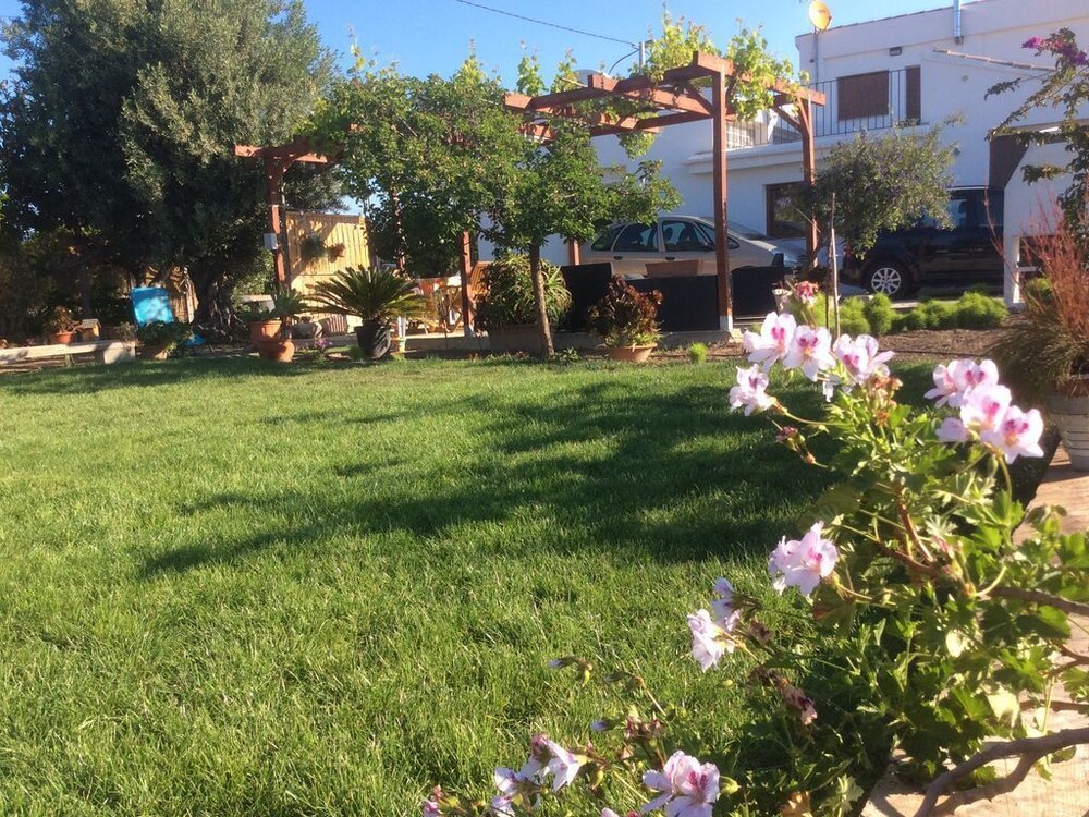 Ca Emma - carbon neutral hotel in Albuixech