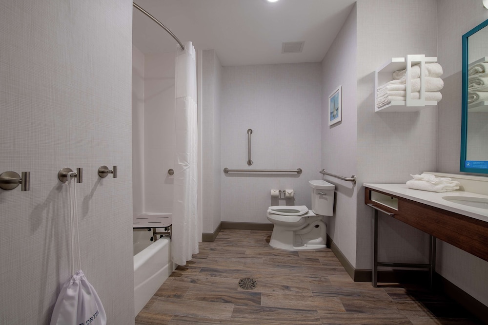 Hampton Inn & Suites Duncanville Dallas - photo 42
