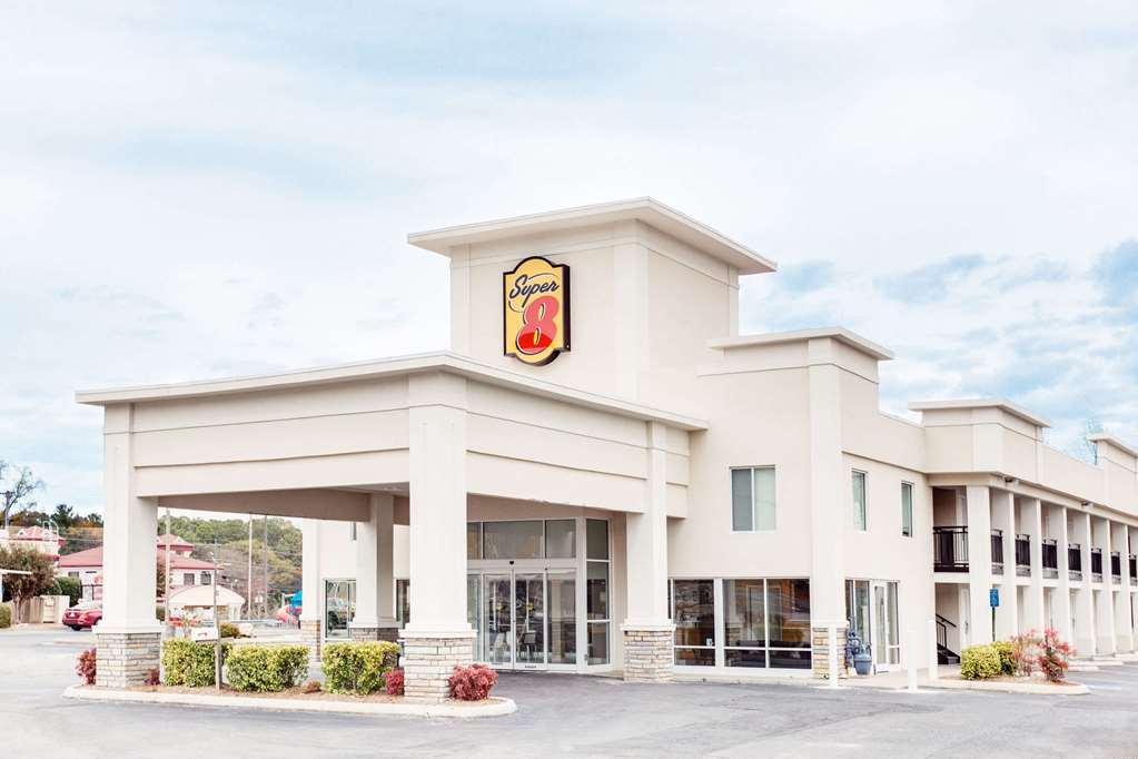 Super 8 by Wyndham Dalton - featured photo