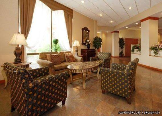 Clarion Hotel & Suites Conference Center - photo 7