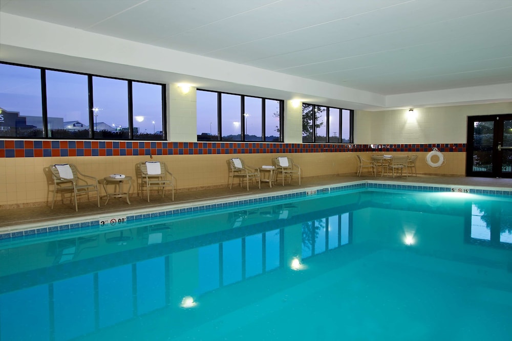 Hampton Inn & Suites Madisonville - photo 26