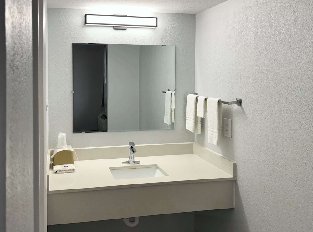 Motel6 Huntsville AL University Dr - photo 13