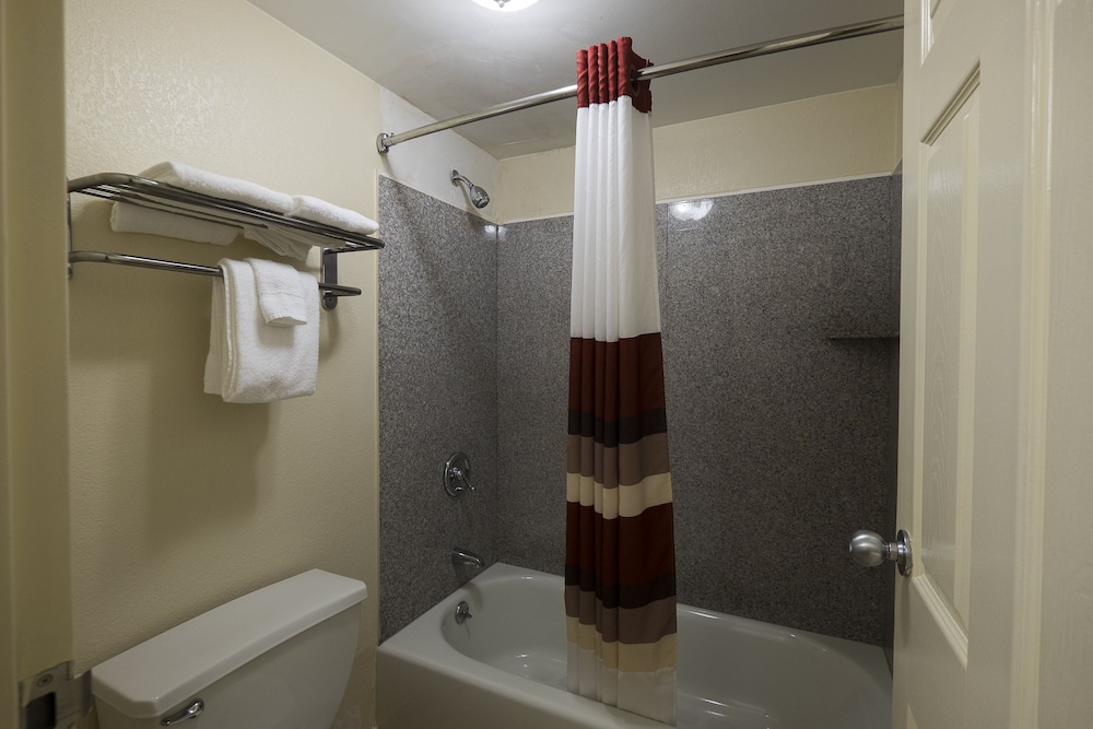 Red Roof Inn Virginia Beach Norfolk Airport - photo 8