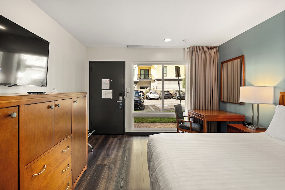 Vagabond Inn Glendale - photo 21