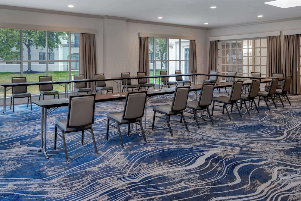 DoubleTree Suites by Hilton Hotel Mt. Laurel - photo 45