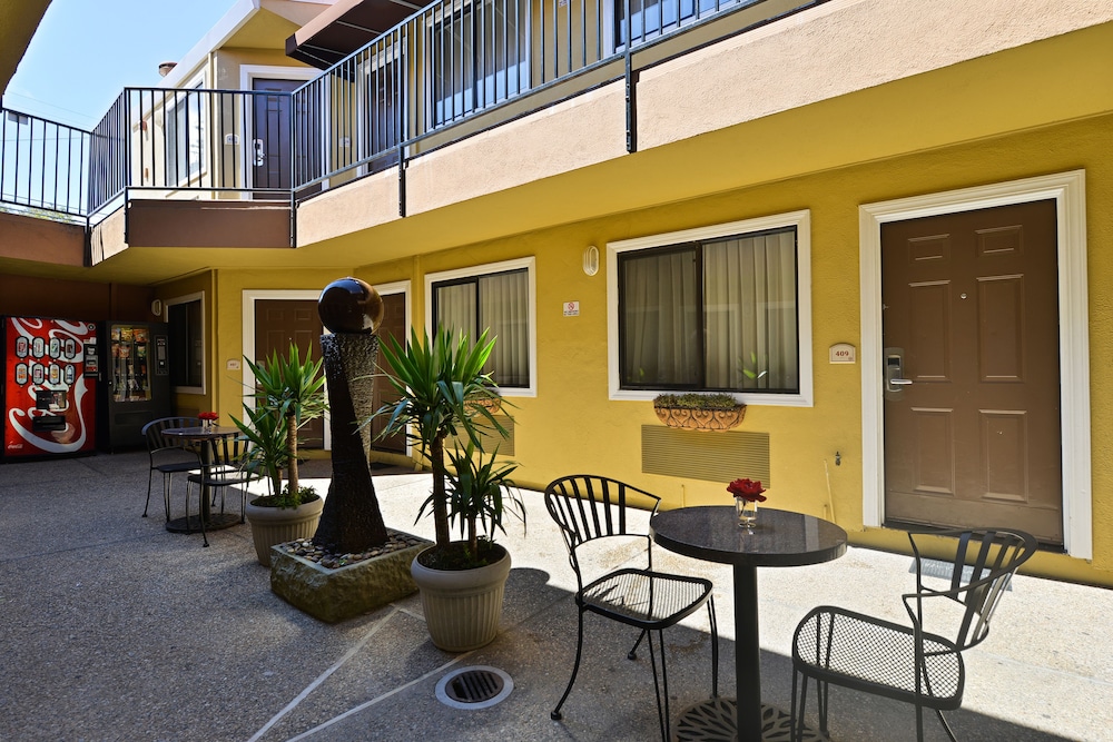 Inn By The Sfo — hotel in South San Francisco