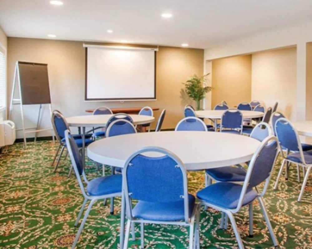 Quality Inn Airport Convention Center - photo 3