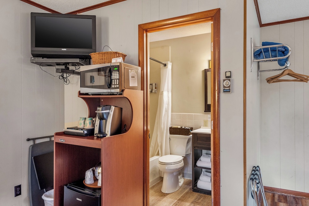 Tall Pines Inn - photo 131