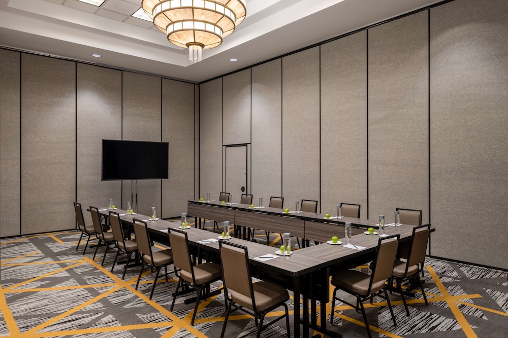 Embassy Suites by Hilton Portland Airport - photo 48