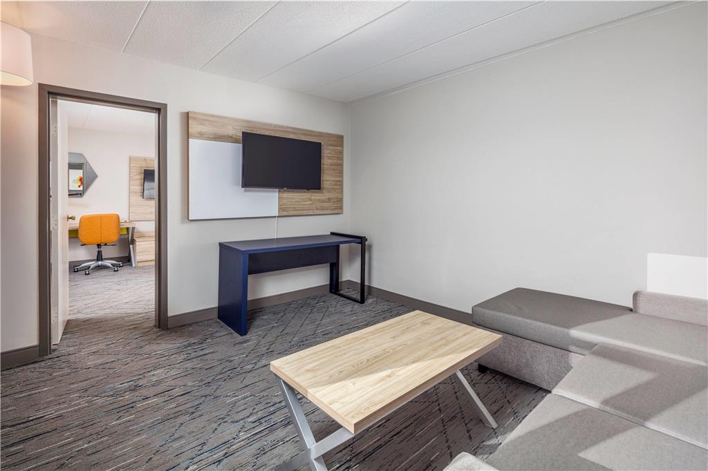 La Quinta Inn & Suites by Wyndham Lexington Park Patuxent - photo 25