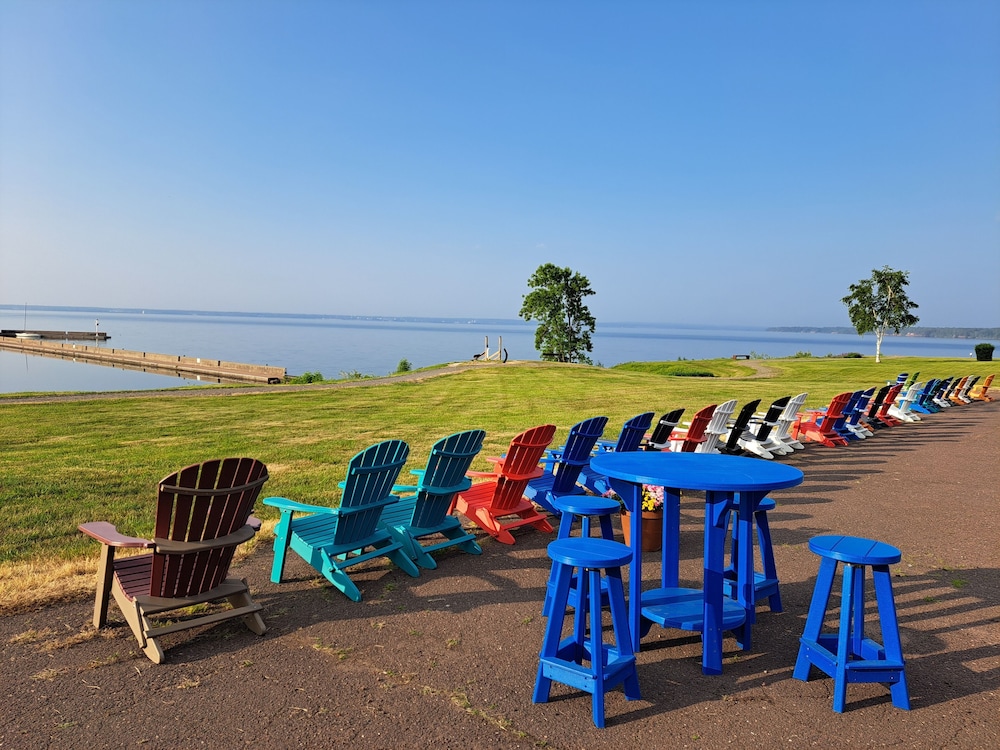 The Washburn Inn On the Lake - photo 35