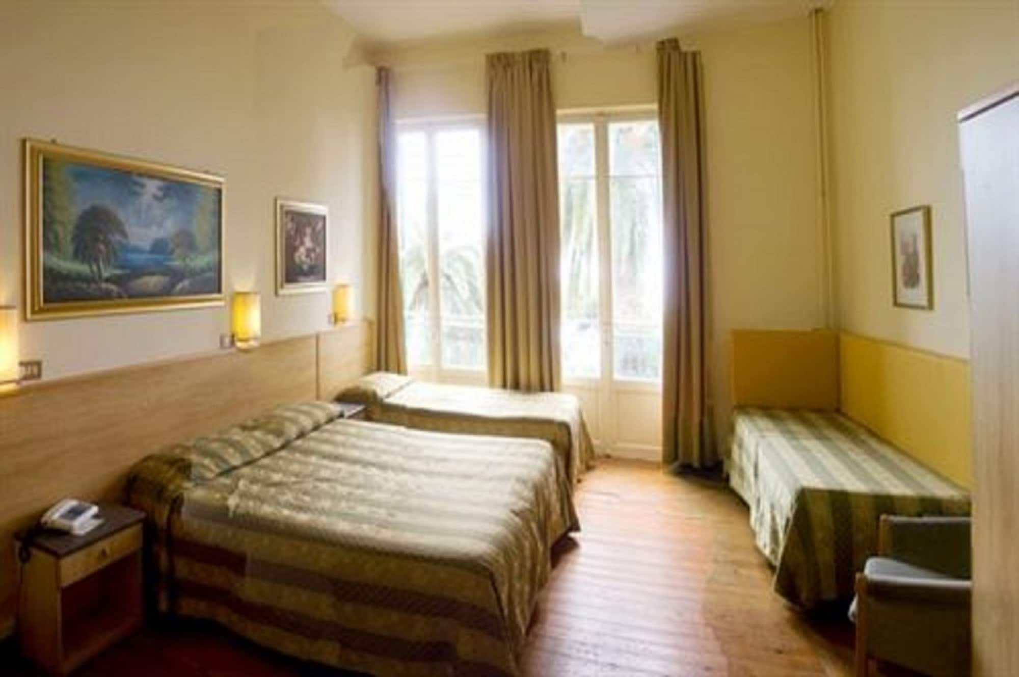 Hotel Petit Royal — hotel in Ospedaletti