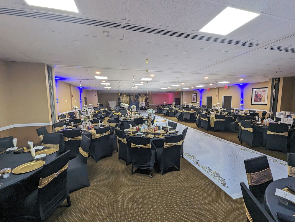 Pocono Inn & Banquet - photo 23