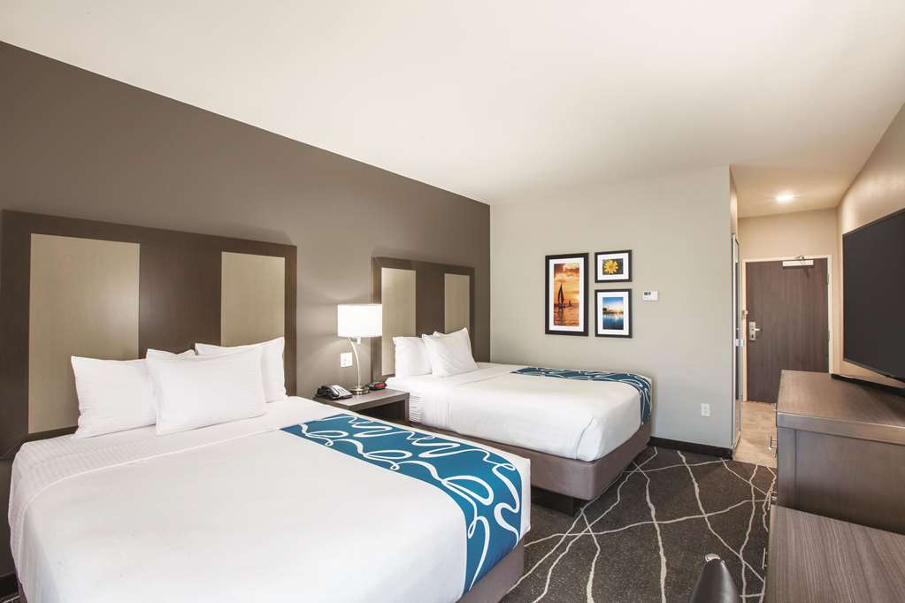 La Quinta Inn & Suites by Wyndham Tulsa Broken Arrow - photo 18