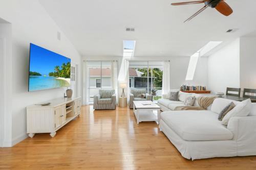 Bonita Beach Retreat 5 Bed and 3 Bath Sleeps 10 in Bonita Springs, United States