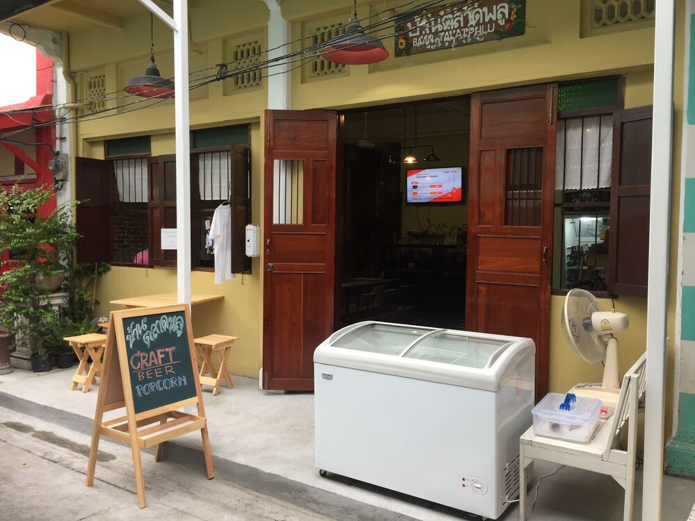Baan Talat Phlu Hostel