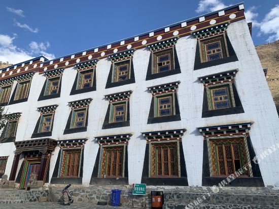 Xiangcheng Kangsa Manor Hotel in Xiangcheng, People's Republic of China