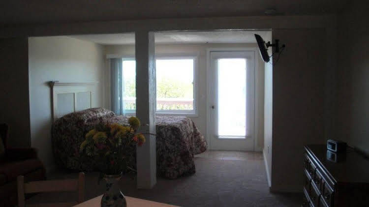 The Windswept Inn - photo 8