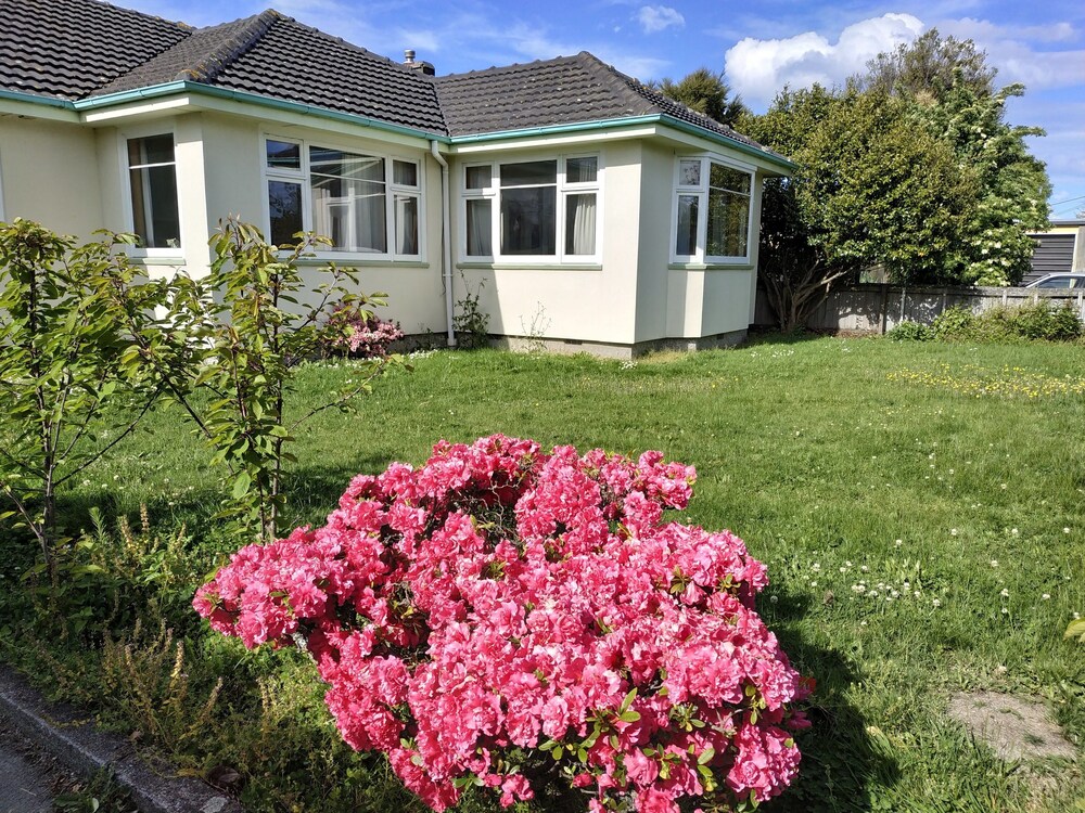 Between City Center & Airport — hotel in Christchurch