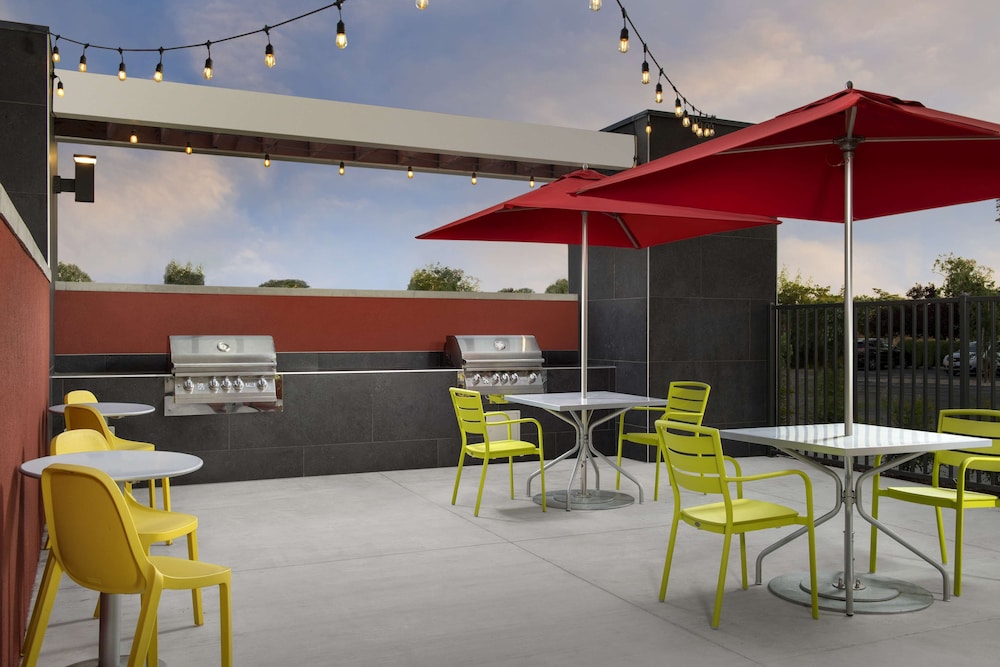 Home2 Suites by Hilton Clovis Fresno Airport - photo 36