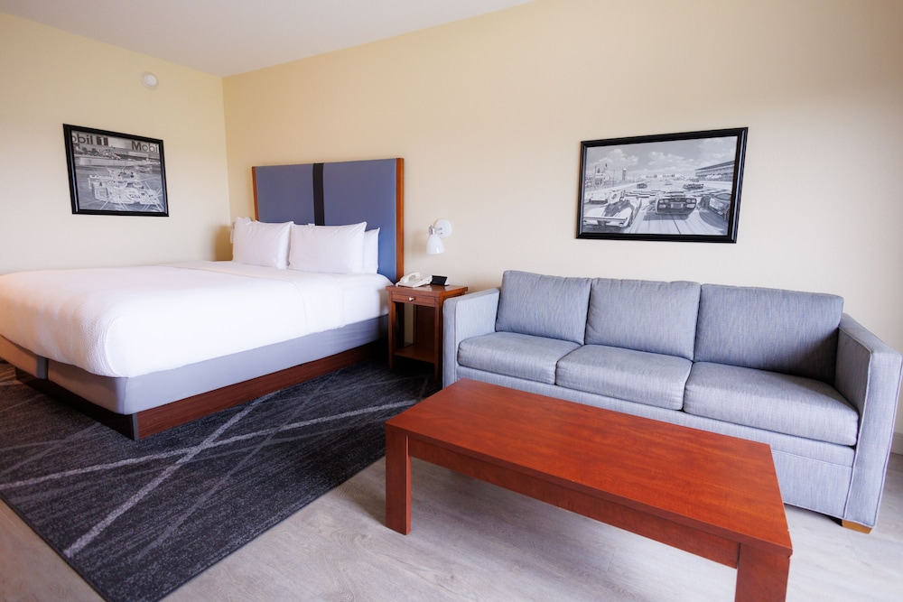 SEVEN Sebring Raceway Hotel - photo 7