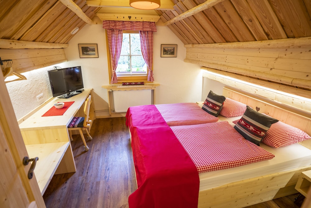 Alpik Chalets Bohinj — 4-Star Luxury Hotel in Bohinjska Bistrica, Slovenia