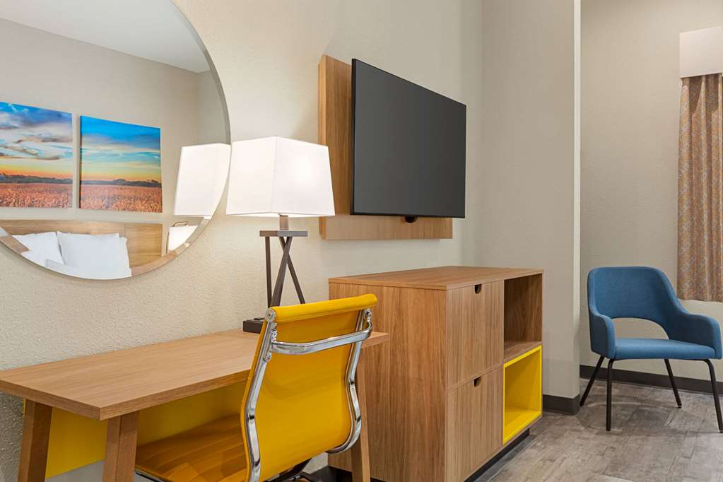 Days Inn & Suites by Wyndham Greater Tomball - photo 25