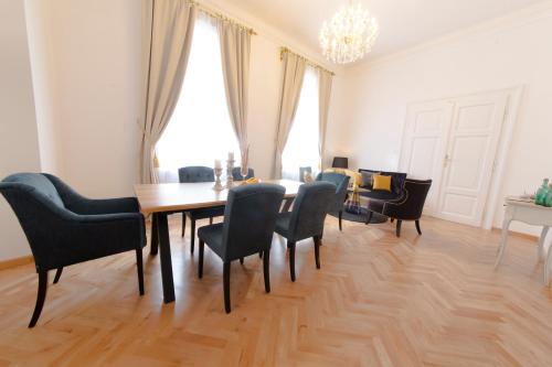 Palais Gutenberg la Ville — 4-Star Luxury Hotel in Klagenfurt Am Woerthersee, Austria
