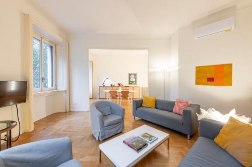 Ercole Ferrario 12 Ampio e luminoso appartamento — 4-Star Luxury Hotel in Milan, Italy