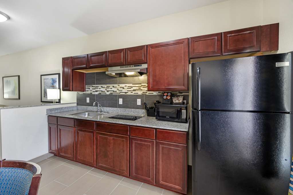 Best Western Plus Pratt - photo 17