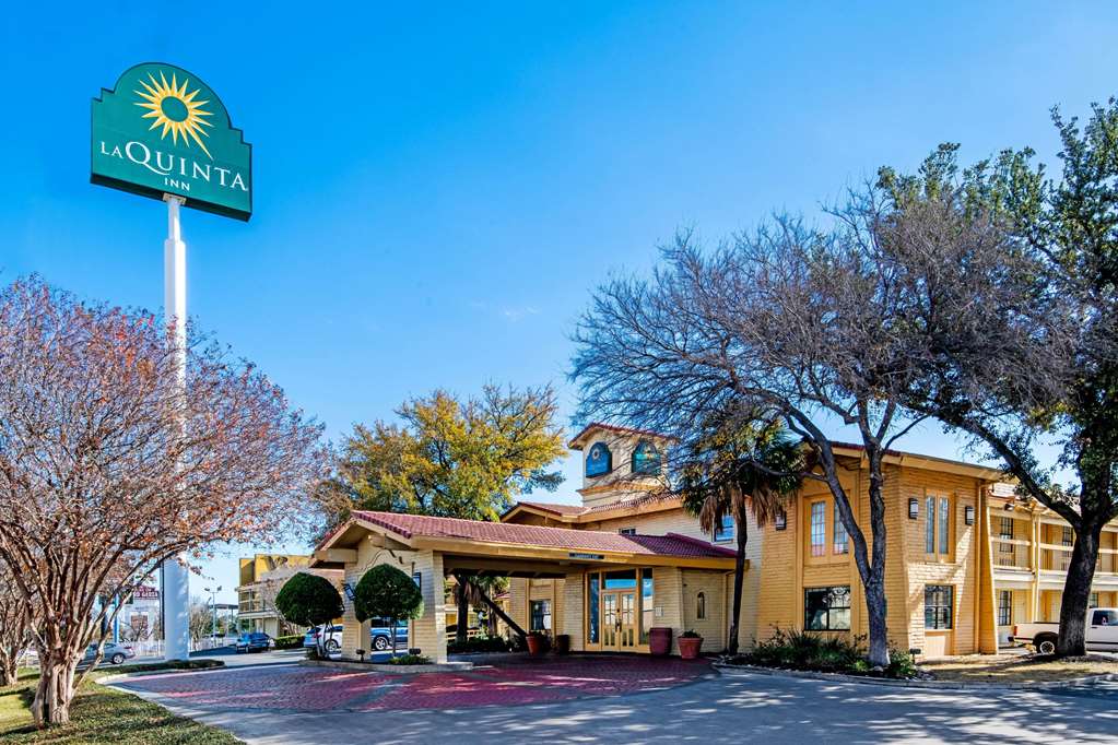 La Quinta Inn By Wyndham IH 10 West San Antonio TX - featured photo