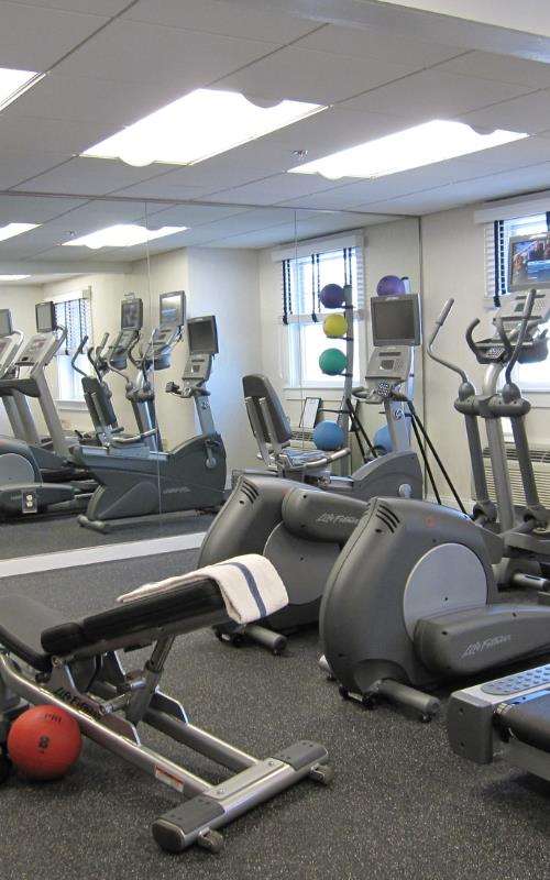 Newport Beach Hotel & Suites - photo 8