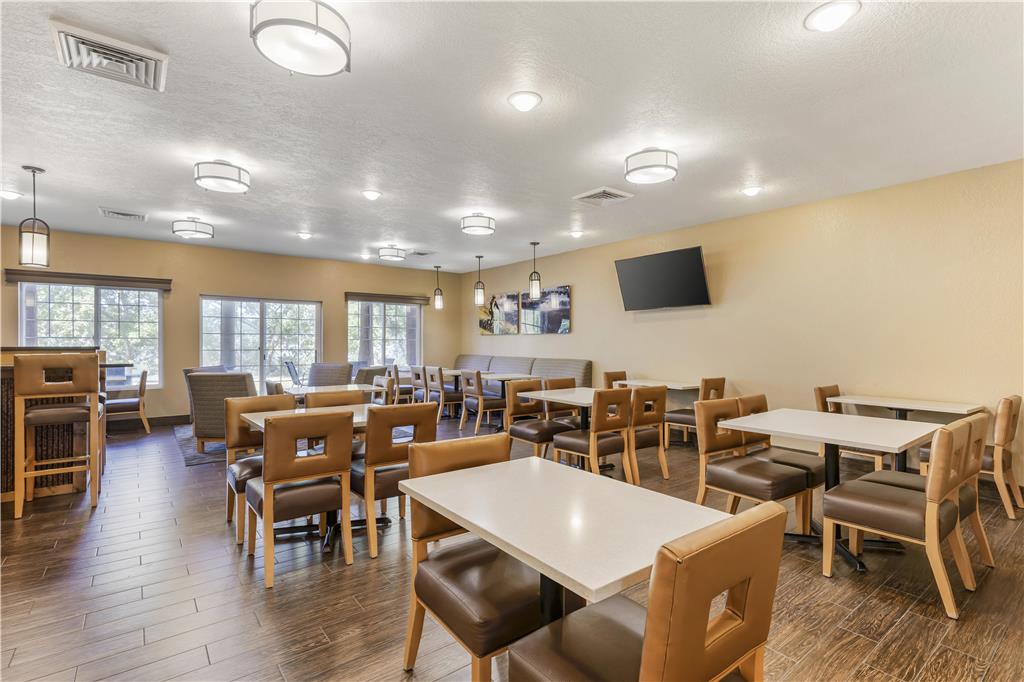 Best Western Plus Riverfront Hotel & Suites - photo 7