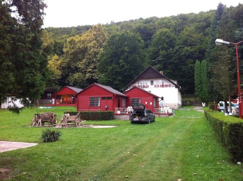 Mecsek lak — Komlo — photo 4