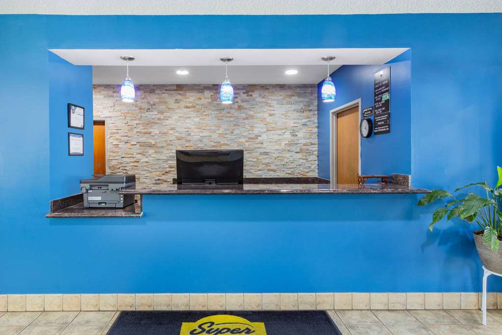 Super 8 by Wyndham Kokomo - photo 4