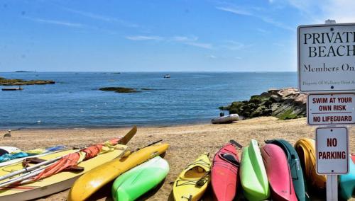 Cozy Garden Apartment Along the Shoreline — 4-Star Luxury Hotel in Guilford, United States